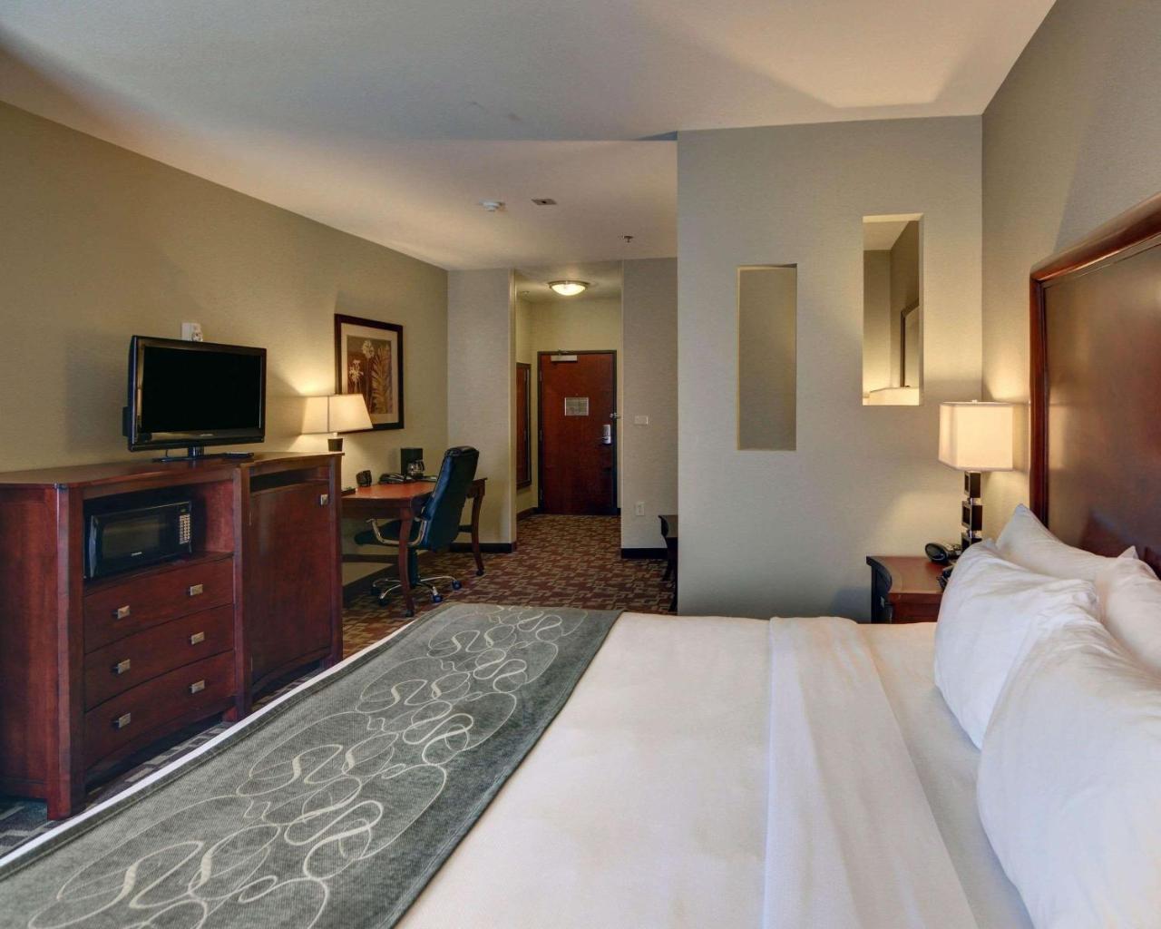Comfort Suites Near Northeast Mall North Richland Hills Exterior photo